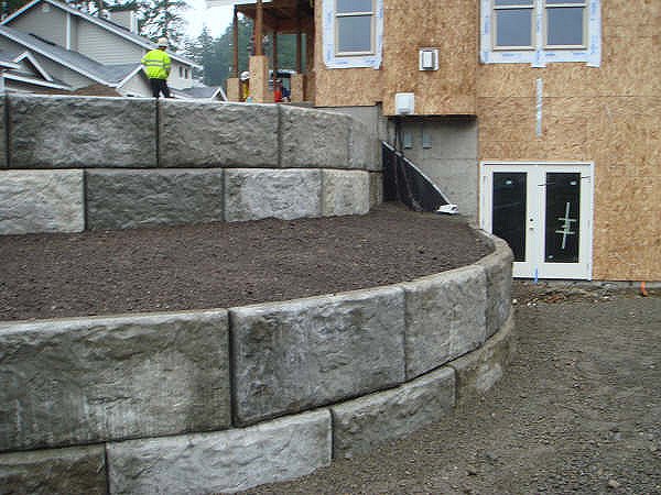 curved retaining wall